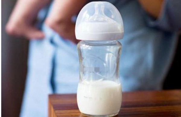 冷冻母乳提前1天解冻蛋白质不会失去活性是吗？