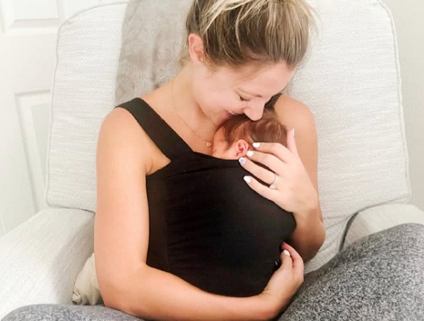 宝宝吃母乳时是一边吸15分钟还是两边吸15分钟?